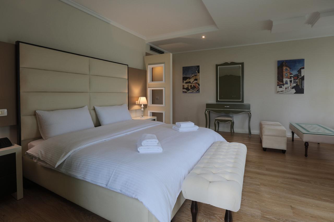 "L'Art De Vivre" Resort Корча Екстер'єр фото