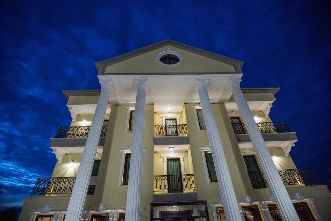 "L'Art De Vivre" Resort Корча Екстер'єр фото