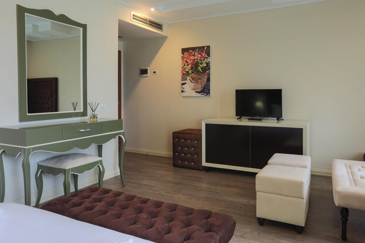 "L'Art De Vivre" Resort Корча Екстер'єр фото