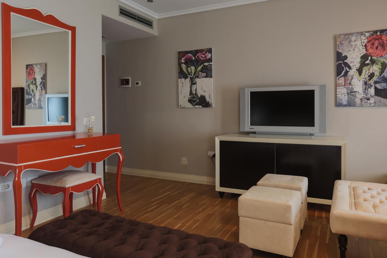 "L'Art De Vivre" Resort Корча Екстер'єр фото