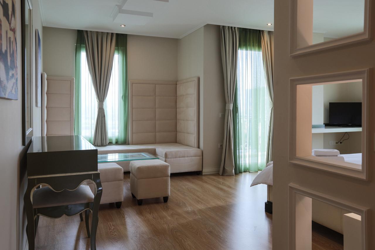 "L'Art De Vivre" Resort Корча Екстер'єр фото