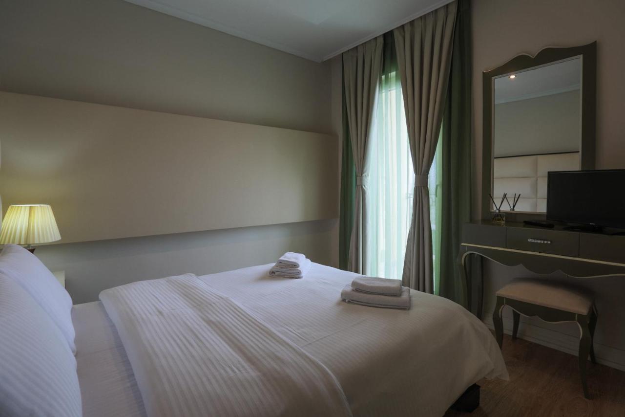 "L'Art De Vivre" Resort Корча Екстер'єр фото